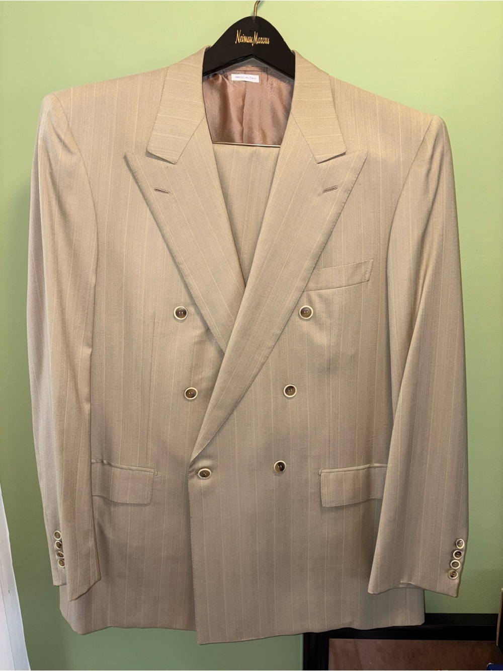Brioni  Suit 42R Like New